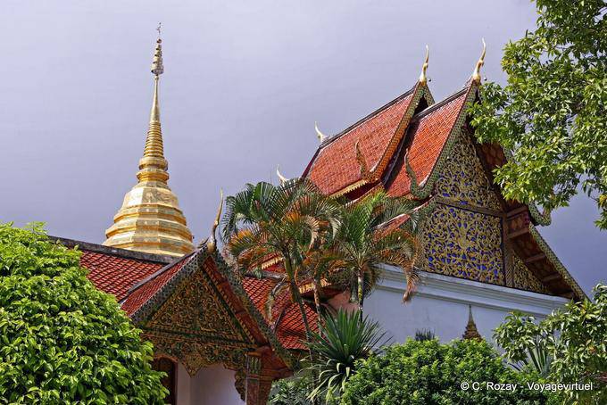 Le Sanctuaire vu de derrière, Wat Doi Suthep, Chiang Mai - Thaïlande