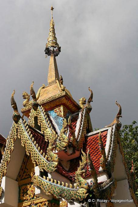 Mélange de Chofahs et nagas, Wat Doi Suthep, Chiang Mai - Thaïlande