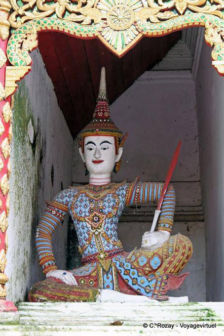 Un Nat rigolo, Wat Doi Suthep, Chiang Mai - Thaïlande