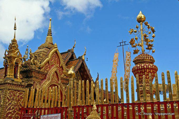 Richesse du sanctuaire, Wat Doi Suthep, Chiang Mai - Thaïlande