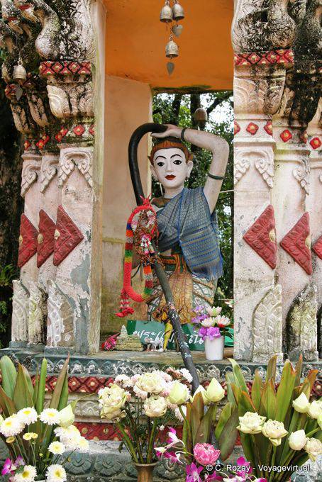 Statue sous les clochettes, Wat Doi Suthep, Chiang Mai - Thaïlande