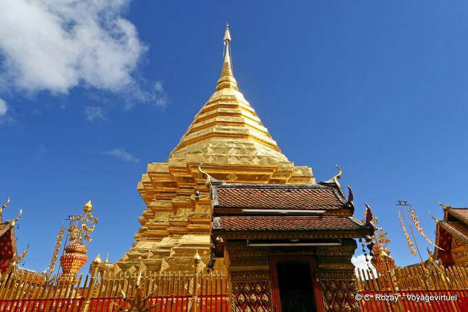Grand stupa (chedi), Wat Doi Suthep, Chiang Mai - Thaïlande