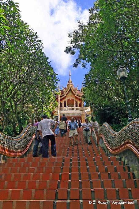 Le grand escalier, Wat Doi Suthep, Chiang Mai - Thaïlande