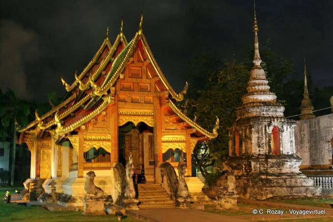 Wihan Lai Kham vu de nuit, Wat Phra Sing, Chiang Mai - Thaïlande