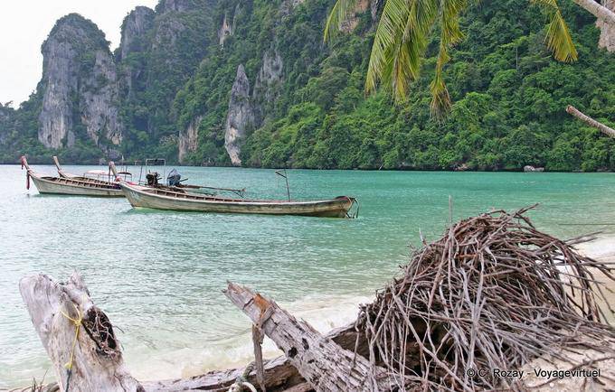 Côté droit de la Tonsai Bay, Koh Phi Phi - Thaïlande