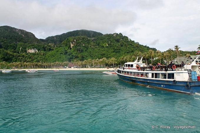 Arrivée du bateau touristique, Koh Phi Phi - Thaïlande