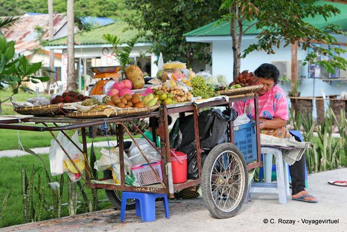 Marchande ambulante de fruits, Koh Phi Phi - Thaïlande