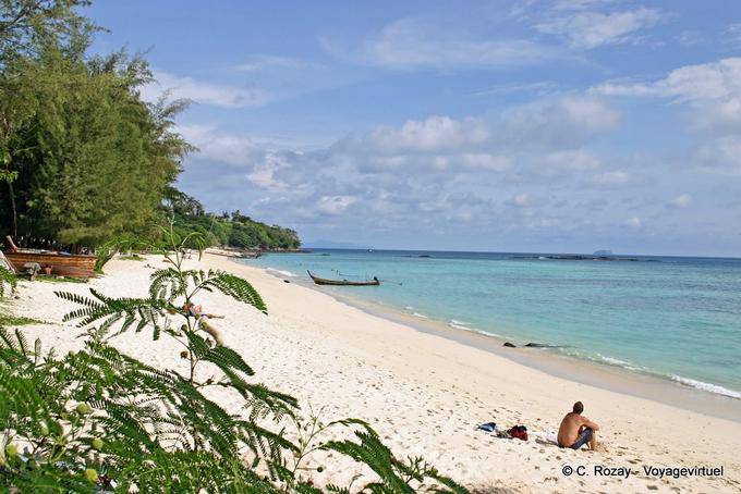 Vers le bout de la Long Beach, Koh Phi Phi - Thaïlande