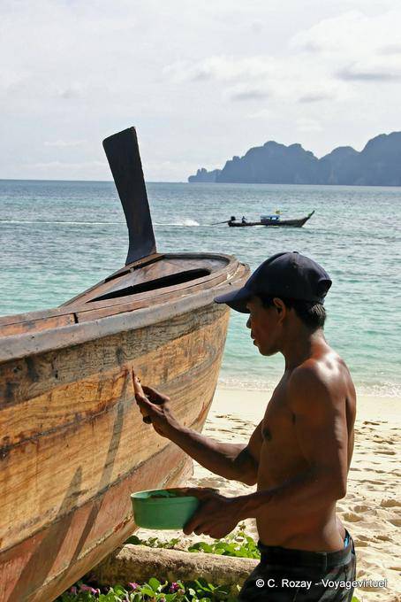 Entretien du bateau, Koh Phi Phi - Thaïlande
