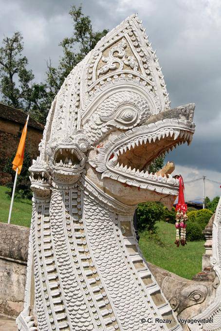 Tête du naga blanc, Lampang - Thaïlande