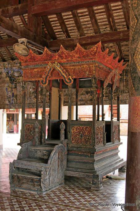 Trône antique, Wat Phra That, Lampang Luang (Lampang) - Thaïlande
