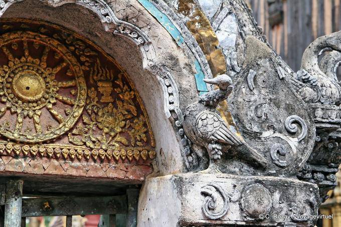 Pigeon de pierre, Wat Phra That, Lampang Luang - Thaïlande