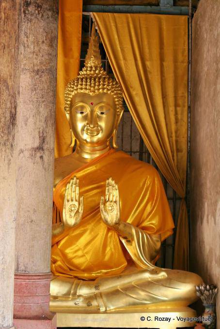 Bouddha en Mudrâ de l'apaisement, Wat Phra That, Lampang Luang - Thaïlande