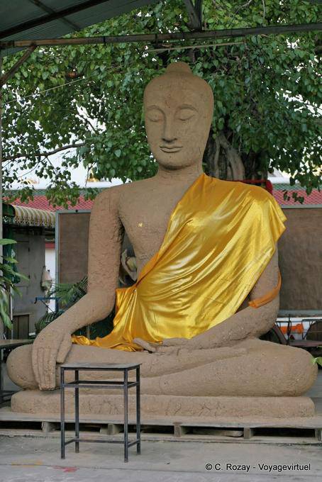 Bouddha en terre, Phitsanulok - Thaïlande