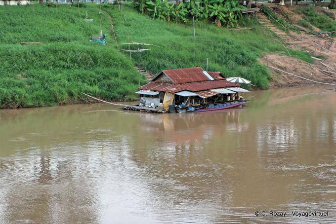 Les maisons flottantes de la rivière Nan, Phitsanulok - Thaïlande