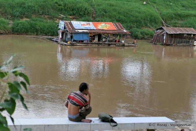 Maisons sur la rivière Nan, Phitsanulok - Thaïlande
