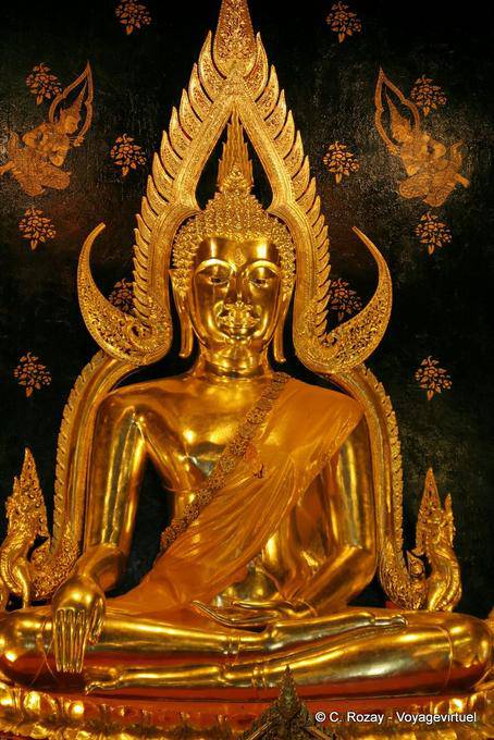 Phra Buddha Chinnarat en gros-plan (พระพุทธชินราช), Wat Phra Sri Rattana Mahathat, Phitsanulok - Thaïlande