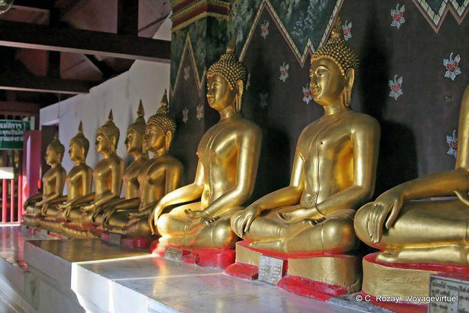 Bouddhas alignés en Bhûmisparsha-Mûdra, Wat Phra Si Rattana Mahathat, Phitsanulok - Thaïlande