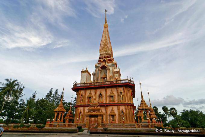Grande pagode du Wat Chalong contenant une relique du bouddha, Phuket - Thaïlande