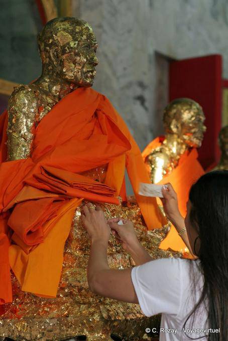 Luang Pho Chaem et Luang Pho Chuang dans le viharn Wat Chalong, Phuket - Thaïlande