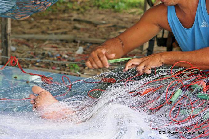 Racommodage de filet de pêche Chalong, Phuket - Thaïlande