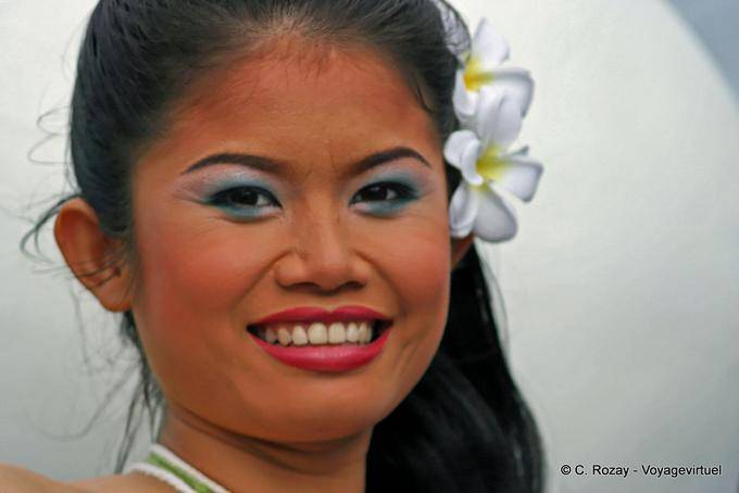 Fille à la fleur de frangipanier, Patong Festival, Phuket - Thaïlande