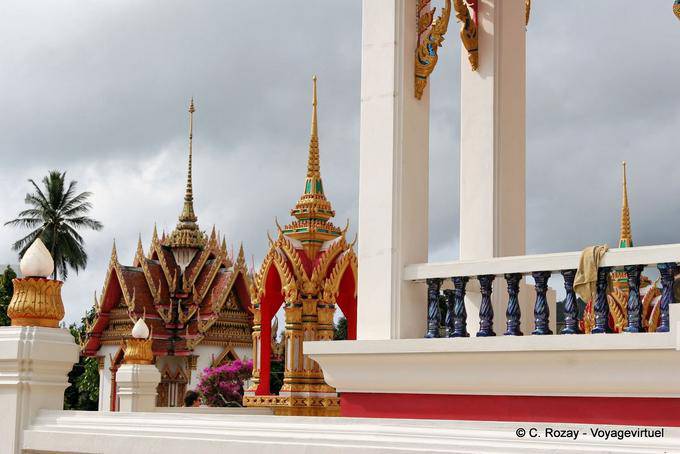Vue sur architecture du Wat Suwan Khiri Wong, Patong, Phuket Temple - Thaïlande