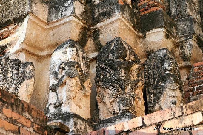 Décorations de gardiens et garudas, Sri Sawai, Sukhothai - Thaïlande