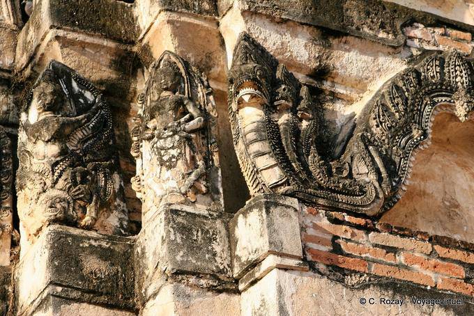 Garudas et serpents nagas, Sri Sawai, Sukhothai - Thaïlande