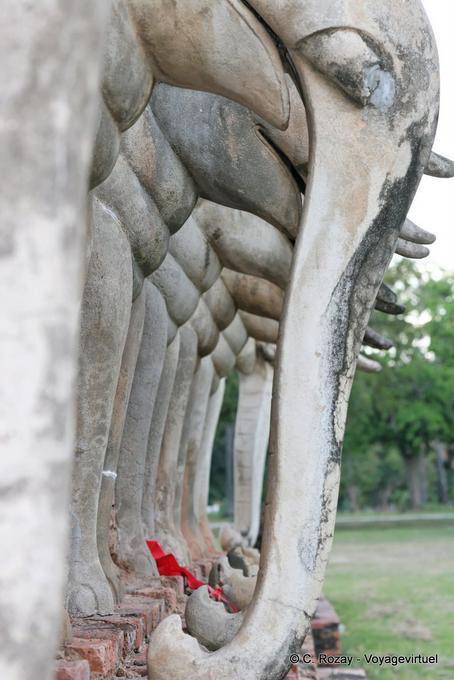 Trompes d'élephants sculptés, Wat Chang Lom, Sukhothai - Thaïlande