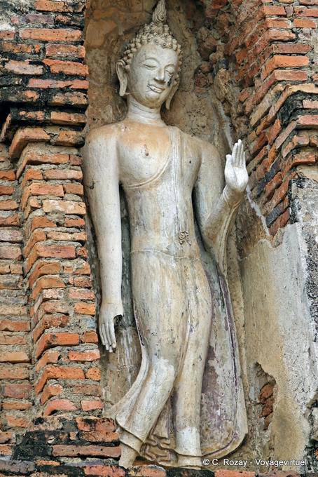 Gros-plan sur bouddha Abhaya-Mudrâ, Sukhothai, Wat Mahathat - Thaïlande