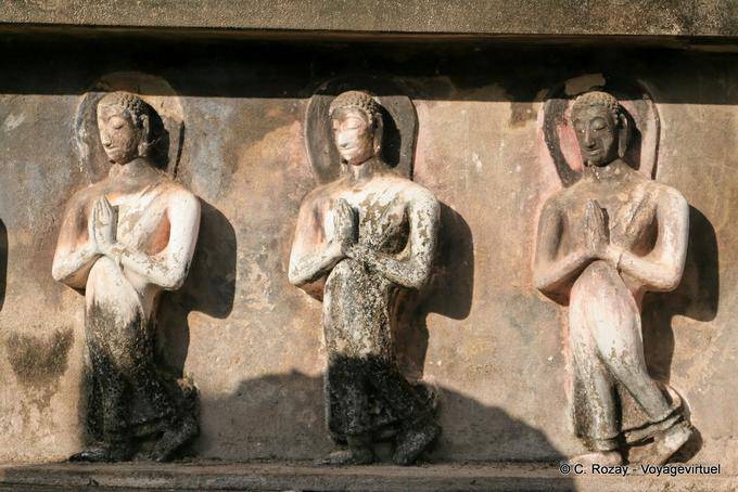 Le bas-relief de prière, Sukhothai, Wat Mahathat - Thaïlande