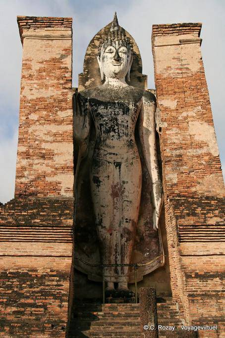Le Bouddha Phra Attharot, Sukhothai, Wat Mahathat - Thaïlande