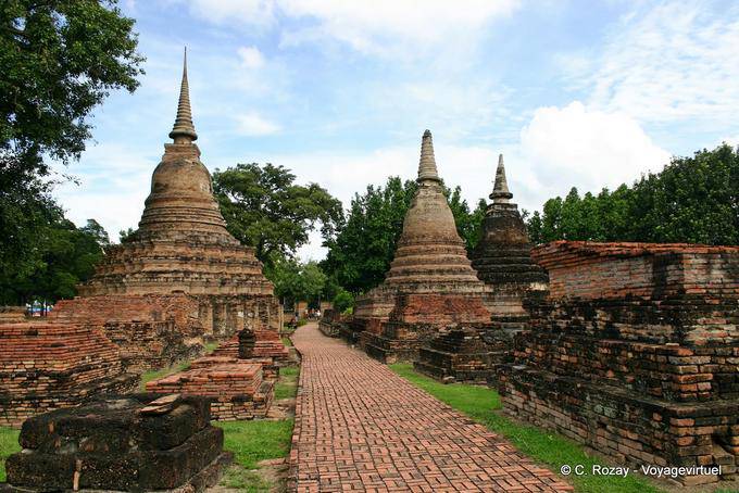 Chemin aux chedis, Sukhothai, Wat Mahathat - Thaïlande