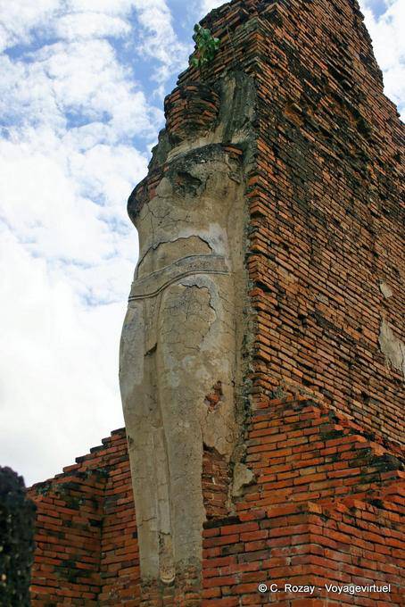 Reste de bouddha sur mur de briques, Sukhothai, Wat Phra Pai Luang - Thaïlande
