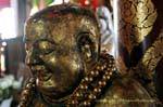 Gros bouddha d'or, Wat Phanan Choeng, Ayutthaya, Thaïlande.