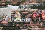 Figurines sur un mur, Wat Phra Sri Samphet, Ayutthaya, Thaïlande.
