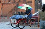 Triporteur et parapluie, Chiang Mai, Thaïlande.