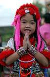 Petite fille en costume traditionnel, Chiang Mai, Thaïlande.