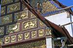 Gros plan sur la décoration du Wat Chedi Luang, Chiang Mai Temple, Thaïlande.