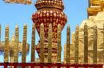 Haut de la grille du chedi, Wat Doi Suthep, Chiang Mai, Thaïlande.