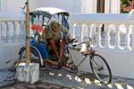 Rickshaw en attente, Wat Phra Sing, Chiang Mai, Thaïlande.