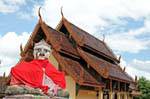 Bizarre bouddha à l'arrière du Viharn Nam Tam, Wat Phra That, Lampang Luang, Thaïlande.