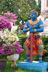 Dvarapala bleu à massue, Patong, Phuket Temple, Thaïlande.