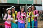 Jeunes filles en fleurs, Phuket Town Gypsy, Thaïlande.