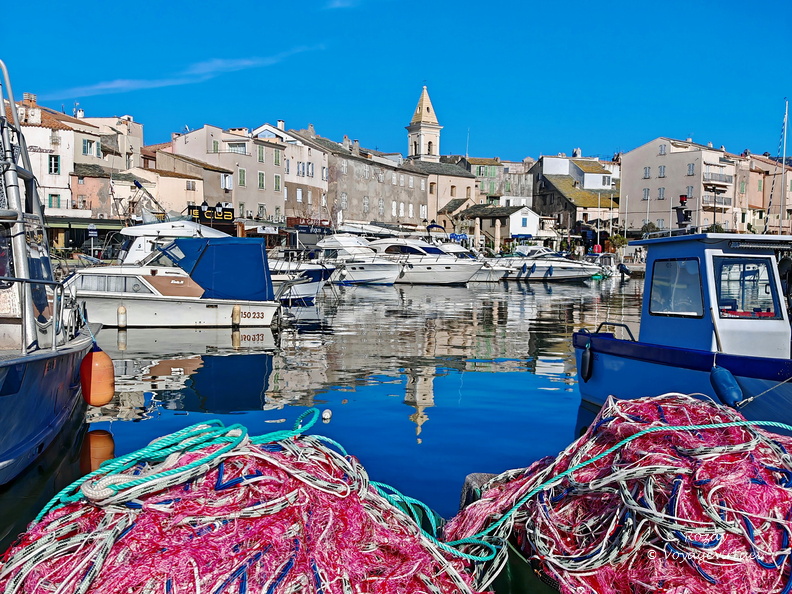 Saint Florent Point de vue sur la ville depuis le port 038