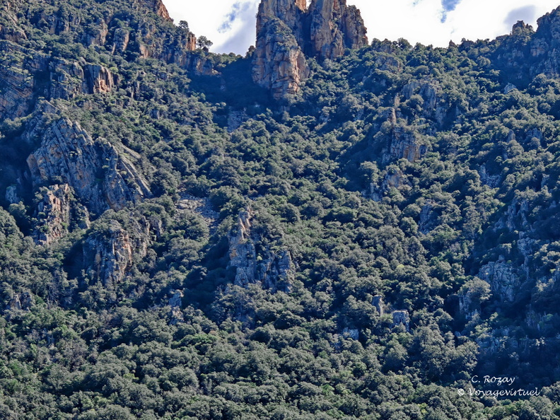 Calanques de Piana Le chateau de pierre 368