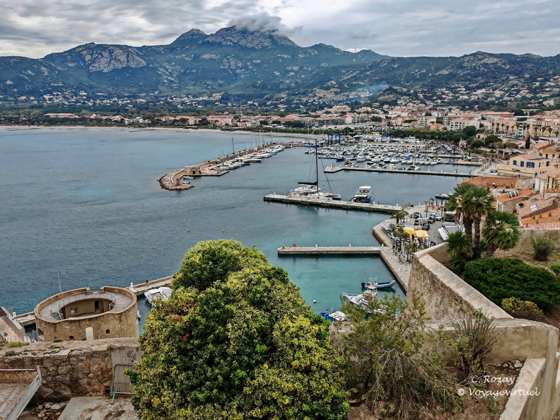 Calvi Le port depuis la citadelle 223