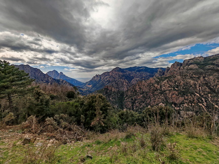 Rencontres et paysage Sur la D84 entre Porto et Evisa 393