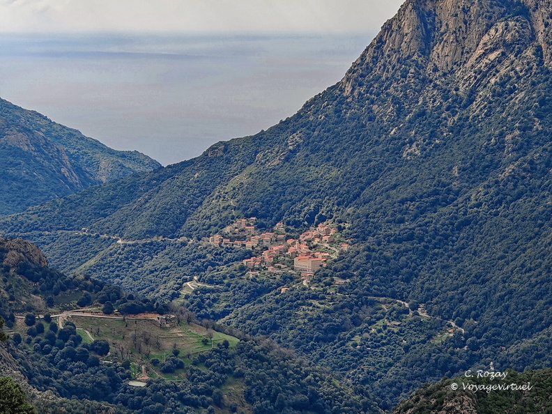 Rencontres et paysage Sur la D84 entre Porto et Evisa 395